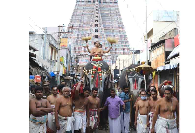 ஸ்ரீரங்கம் ரெங்கநாதருக்கு திருமஞ்சனம்