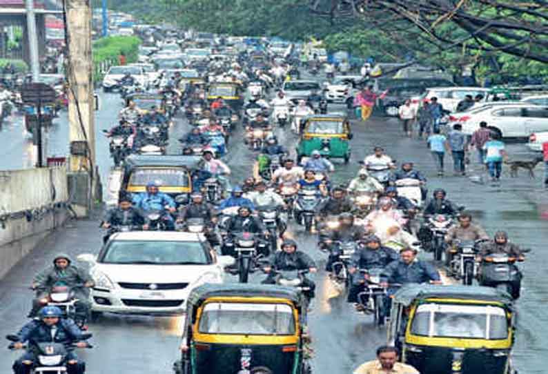 போக்குவரத்து நெரிசலில் சிக்கும் ஈரோடு; ரெயில்வே மேம்பாலம் அமைக்கப்படுமா?