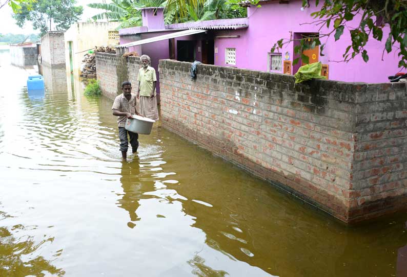 அன்பூண்டி சின்ன ஏரி நிரம்பியதால் 10 ஏக்கர் பயிர்கள் சேதம்