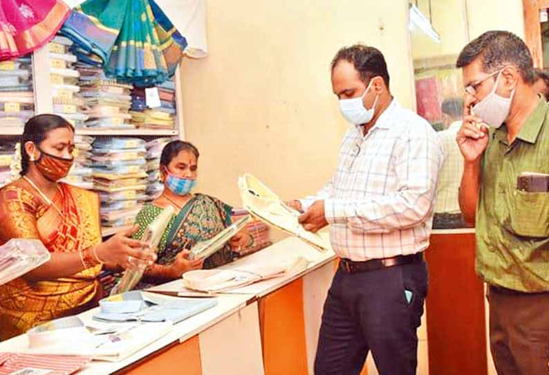 திருவள்ளூர் கோ-ஆப்டெக்ஸ் நிறுவன தீபாவளி சிறப்பு தள்ளுபடி விற்பனை - கலெக்டர் தொடங்கி வைத்தார்