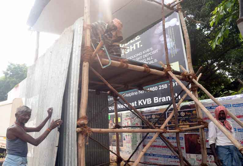 தீபாவளி பண்டிகையையொட்டி கண்காணிப்பு கோபுரம் அமைக்கும் பணி தீவிரம்