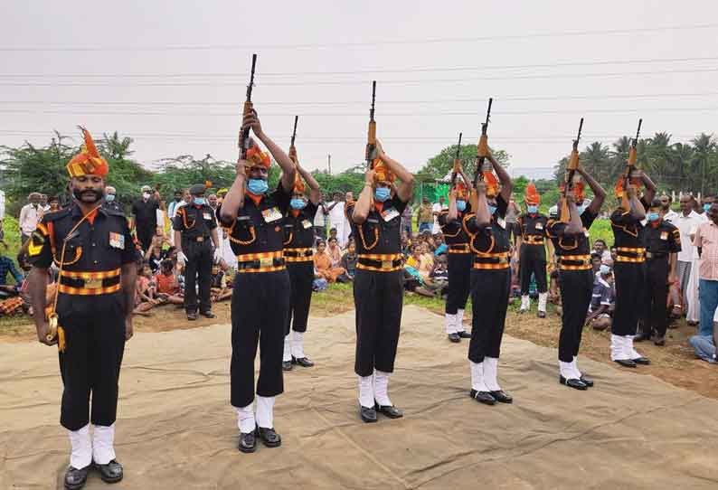 21 குண்டுகள் முழங்க வடமதுரை ராணுவ வீரரின் உடல் அடக்கம்