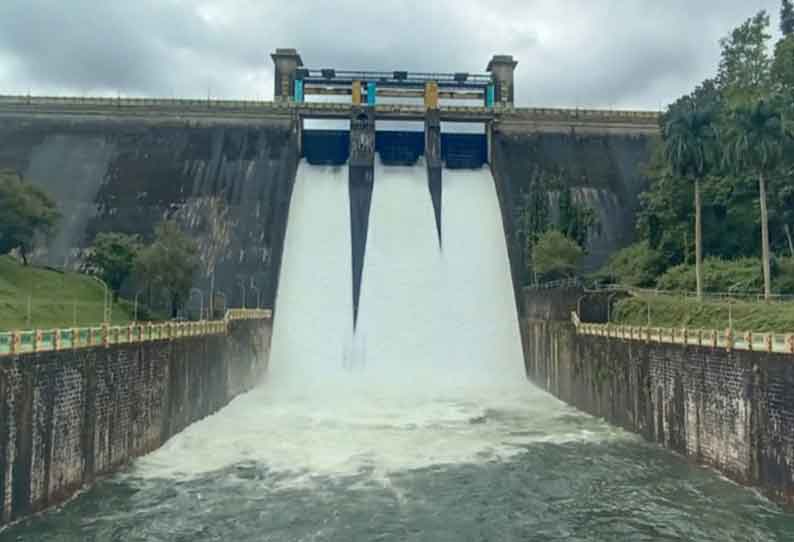 பரம்பிக்குளம் அணையில் இருந்து வினாடிக்கு 10 ஆயிரம் கனஅடி தண்ணீர் வெளியேற்றம்