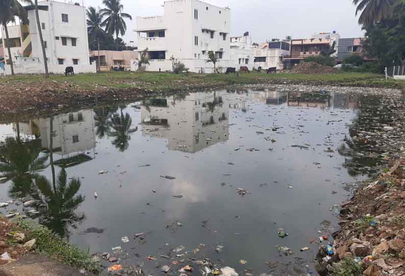 குளம் என நினைத்து தோண்டிய இடத்தில் தேங்கிய கழிவுநீர்