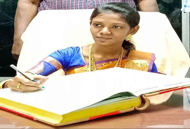 மானூர் யூனியன் தலைவராக 22 வயது பெண் என்ஜினீயர் தேர்வு