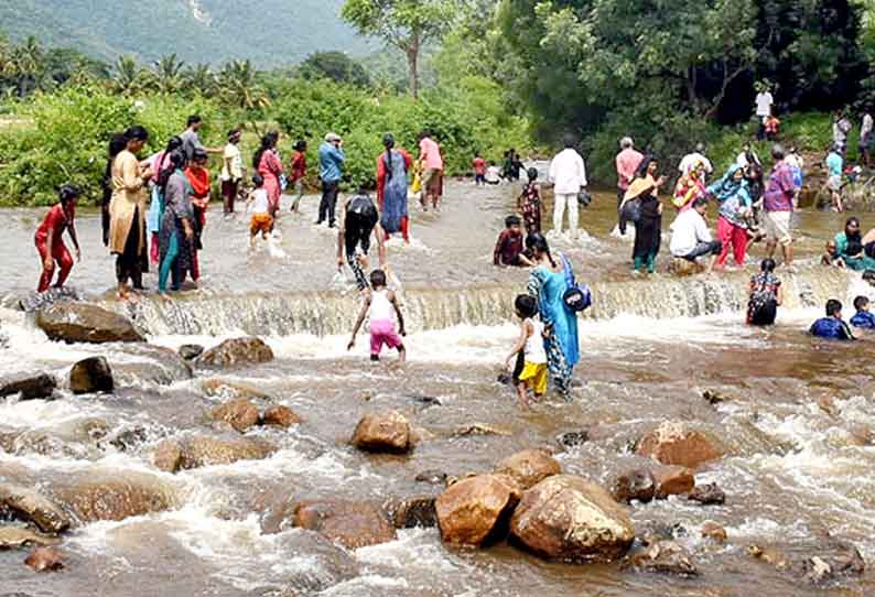 ஏற்காட்டில் 100 மி.மீட்டர் மழை பதிவு