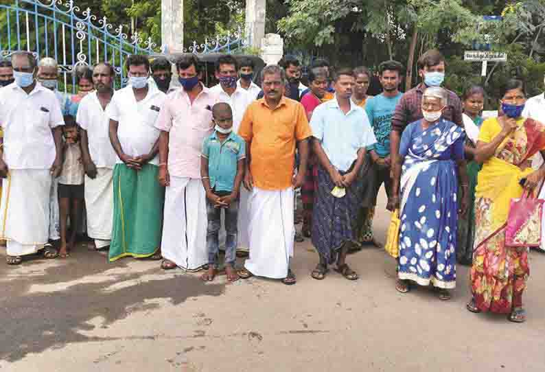 வீடுகள் பாதிக்காத வகையில் காவிரி-குண்டாறு வாய்க்கால் அமைக்கும் பணியை செயல்படுத்த வேண்டும்-கலெக்டர் அலுவலகத்தில் கிராம மக்கள் மனு