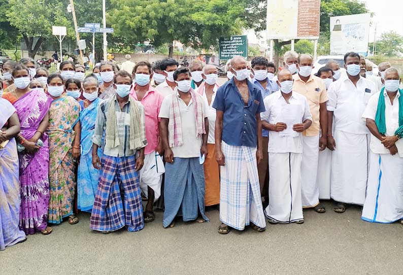 தந்தையுடன் தீக்குளிக்க வந்த பெண்ணால் பரபரப்பு