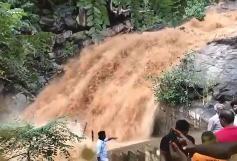 ஆத்தூர் அருகே ஆனைவாரி முட்டல் நீர்வீழ்ச்சியில் வெள்ளப்பெருக்கு-சுற்றுலா பயணிகள் குளிக்க தடை