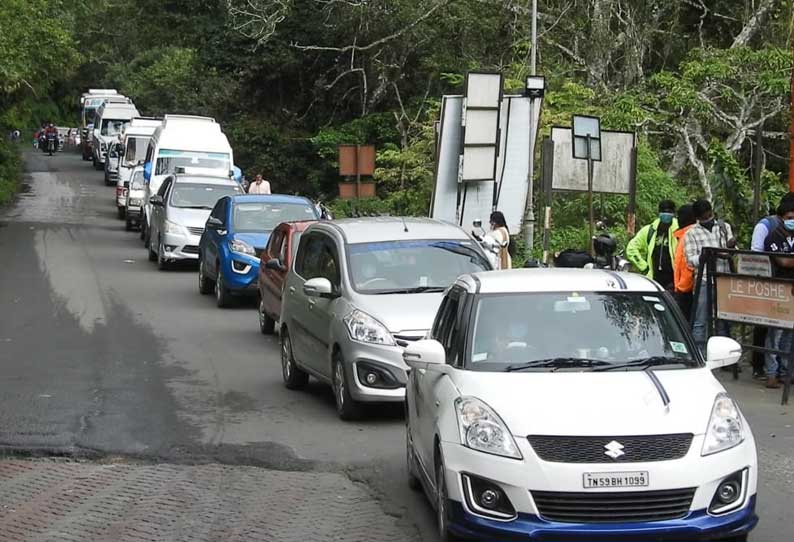 கொடைக்கானலுக்கு வரும் வாகனங்கள் தீவிர கண்காணிப்பு; 4 சோதனை சாவடிகளிலும் போலீஸ் குவிப்பு