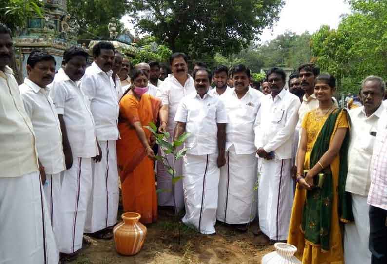 மண் வளத்தையும், சுற்றுப்புற சூழலையும் பாதுகாக்க வேண்டும்