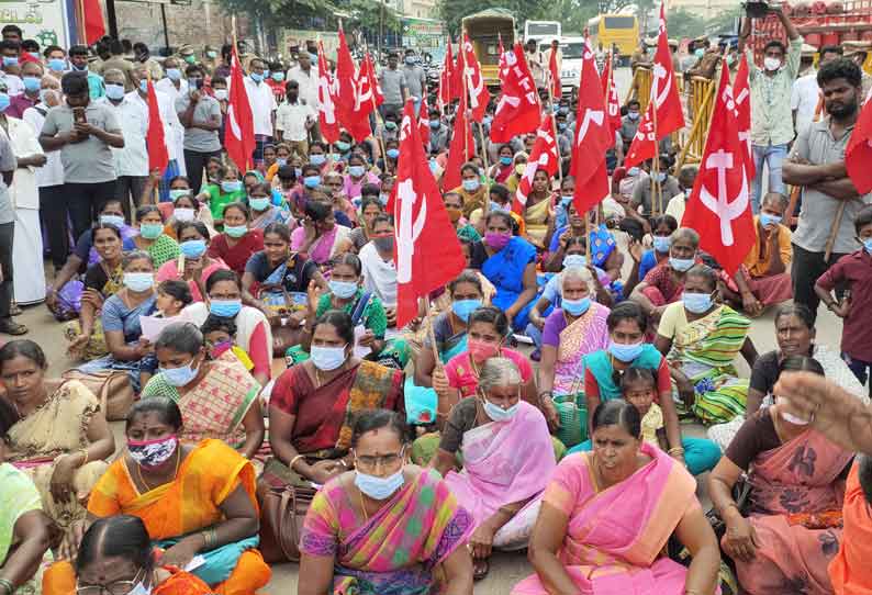 பாலக்கோடு அருகே தனியார் பால் நிறுவனத்தை கண்டித்து  இந்திய தொழிற்சங்க மையத்தினர் ஆர்ப்பாட்டம்