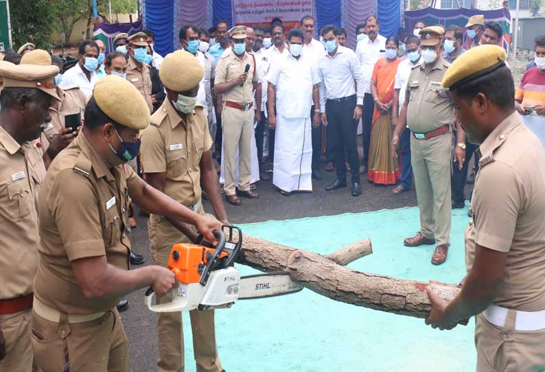 தூத்துக்குடி  கலெக்டர் அலுவலகத்தில்  பேரிடர் மீட்பு ஒத்திகை நிகழ்ச்சி  அமைச்சர் அனிதா ராதாகிருஷ்ணன்  பார்வையிட்டார்