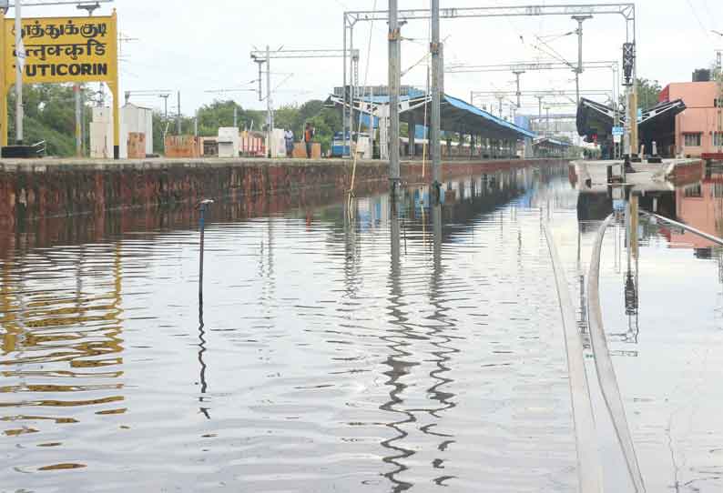 தூத்துக்குடியில் விடிய, விடிய கனமழை; 150 வீடுகளை வெள்ளம் சூழ்ந்தது