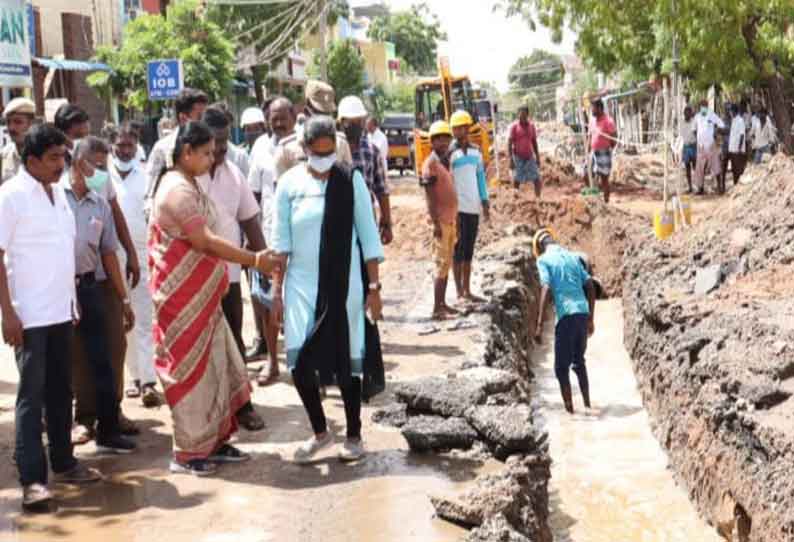 தூத்துக்குடியில் மழைநீர் சூழ்ந்த பகுதிகளில் அமைச்சர் கீதாஜீவன் ஆய்வு