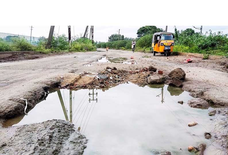 வேலூர்  முழுவதும் விபத்துகள் ஏற்படுத்தும் சாலைகள் அதிகாரிகளின் மெத்தனப்போக்கால் மக்கள் அவதி