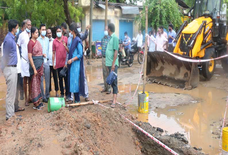 தூத்துக்குடி மாநகராட்சி பகுதியில் மழைநீர் வெளியேற்றும் பணிகள் தீவிரமாக நடைபெற்று வருகிறது