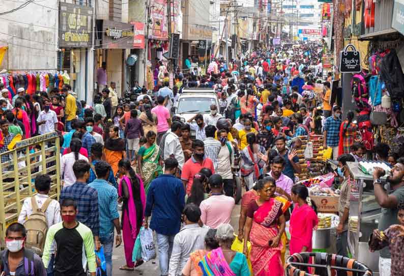 திருப்பூரில் தீபாவளி பண்டிகையை முன்னிட்டு பொருட்கள்  வாங்க பொதுமக்கள் குவிந்தனர்.