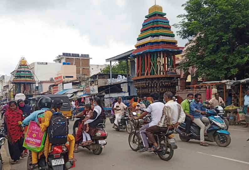 திருவண்ணாமலையில் மழையில் நனைந்து வீணாகும் தேர்கள்