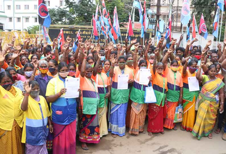 கலெக்டர் அலுவலகத்தை முற்றுகையிட்டு தூய்மை பணியாளர்கள் போராட்டம்