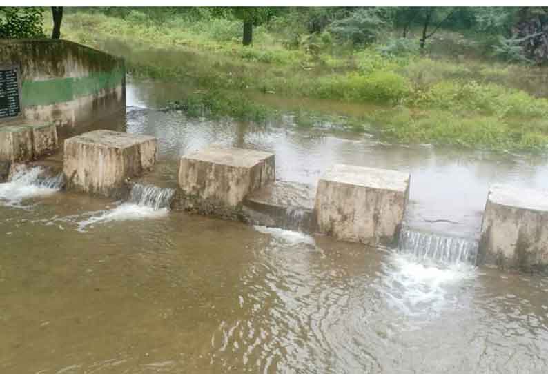 வளத்தூர் ஏரி நிரம்பியது