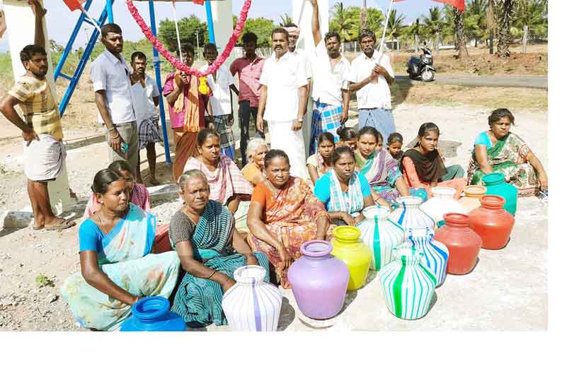 குடிநீர் பிரச்சினையை தீர்க்க கோரி  மேல்நிலை நீர்த்தேக்க தொட்டிக்கு மாலை அணிவித்து பா.ம.க. போராட்டம்