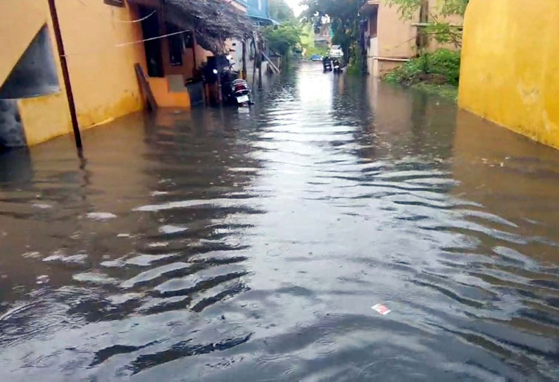 சேலத்தில் 3-வது நாளாக கொட்டித்தீர்த்த கனமழை- வீடுகளுக்குள் தண்ணீர் புகுந்ததால் பொதுமக்கள் அவதி