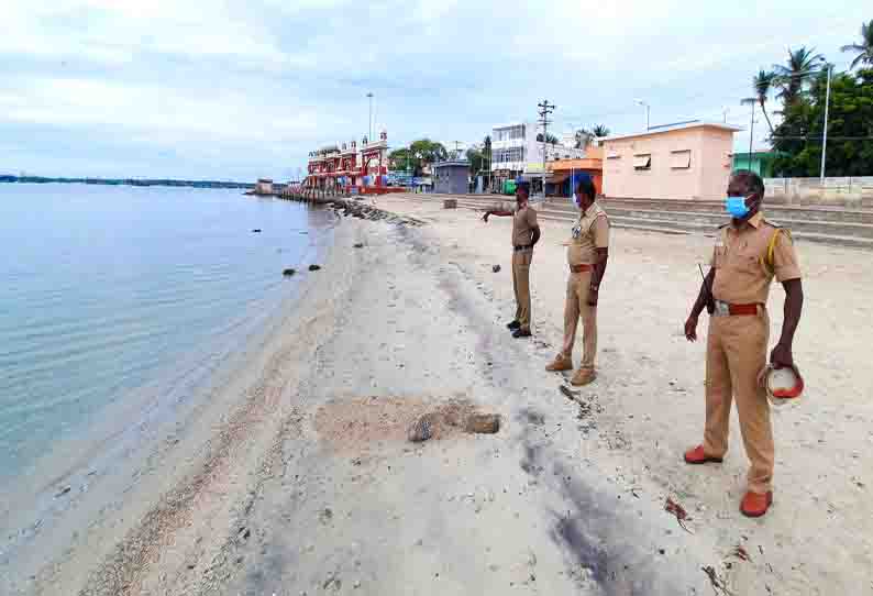 அமாவாசையன்று வெறிச்சோடிய அக்னி தீர்த்த கடற்கரை