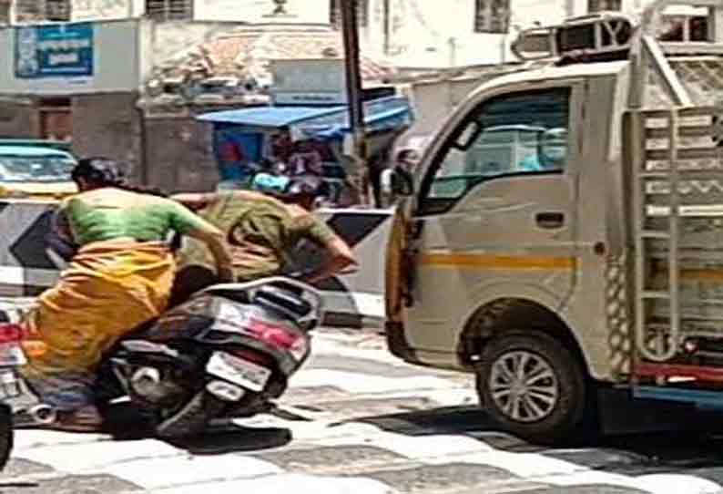 கோபி கச்சேரி மேட்டில் அமைக்கப்பட்டு உள்ள வேகத்தடையை அப்புறப்படுத்த வேண்டும்