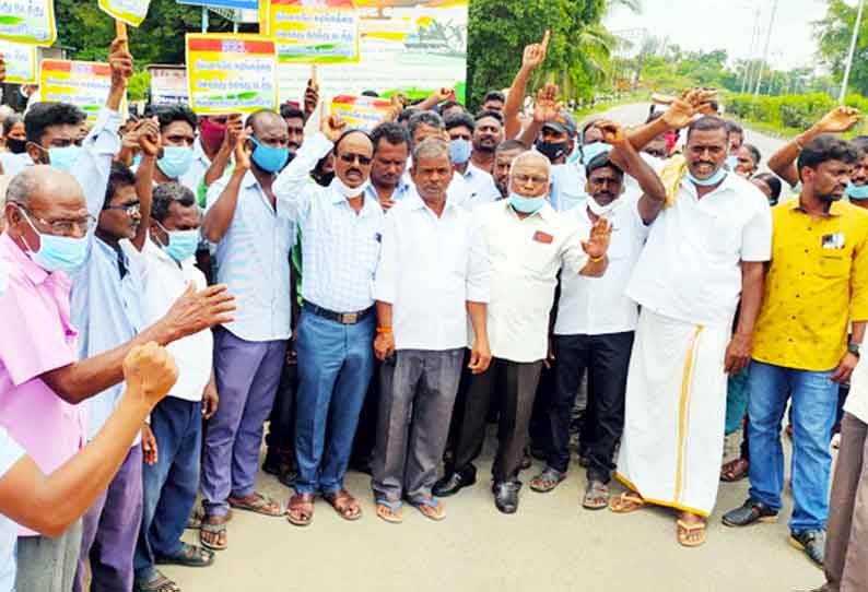 மேக்னசைட் சுரங்கத்தை திறக்கக்கோரி சேலத்தில் தொழிலாளர்கள் சாலைமறியல்