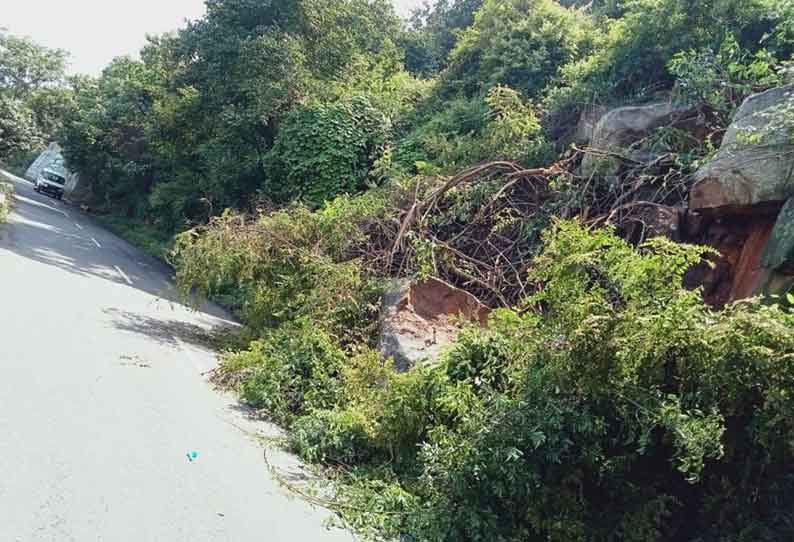 ஏலகிரி மலை ரோட்டில் பாறைகள் உருண்டு விழுந்தது