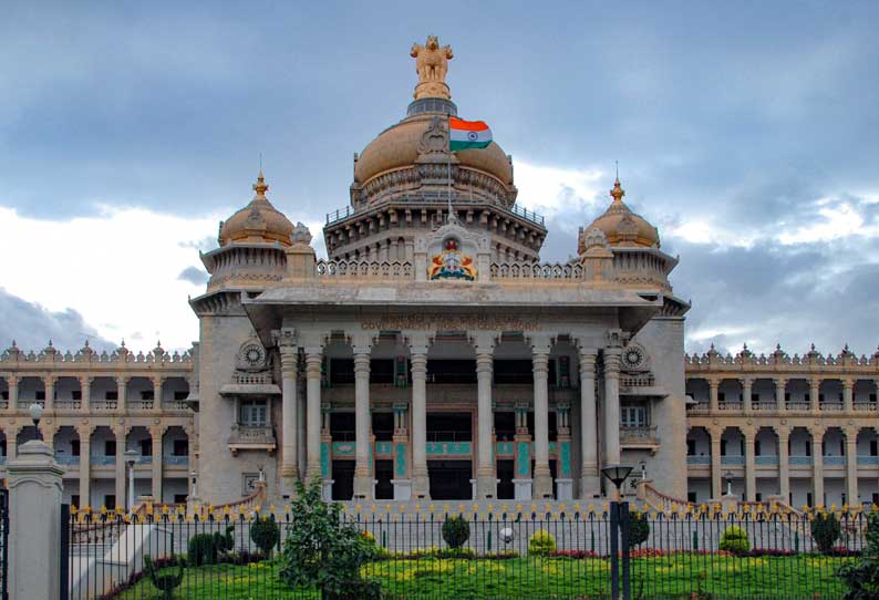 சட்டசபையில் கடும் அமளி;காங்கிரஸ் உறுப்பினர்கள் வெளிநடப்பு