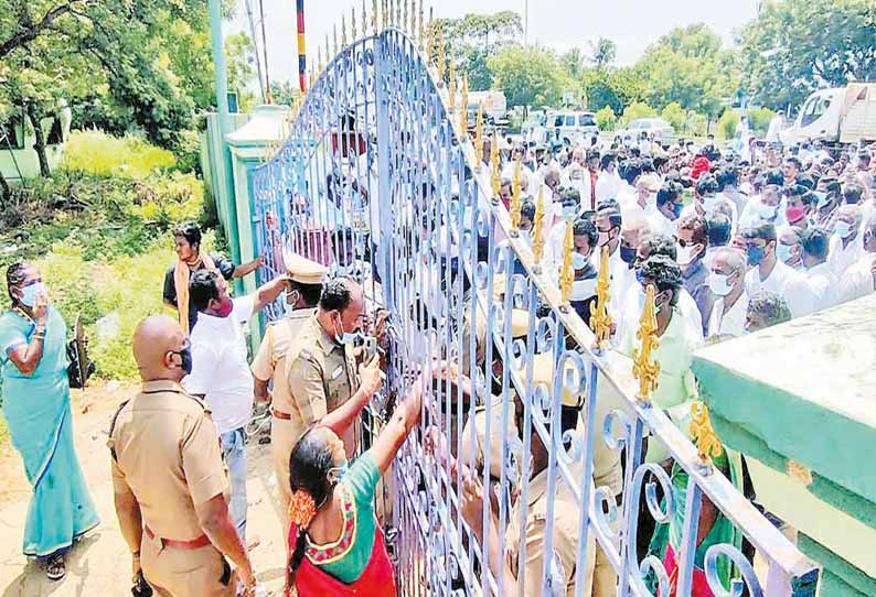 செங்கல்பட்டு மாவட்டத்தில் உள்ளாட்சி தேர்தலில் போட்டியிடுபவர்கள் போட்டி போட்டு மனுதாக்கல்