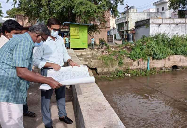 பாலாற்று நீரை ஏரிகளுக்கு திருப்பி விடும் பணியை கலெக்டர் ஆய்வு