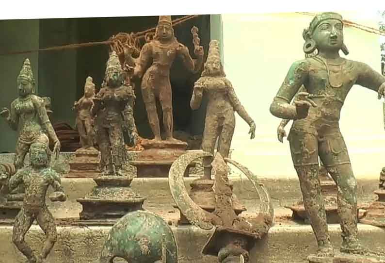 17 சாமி சிலைகள்- பூஜை பொருட்கள் கண்டெடுப்பு