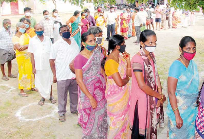 சேலம் மாவட்டத்தில் 1,392 மையங்களில் 3-வது கட்ட கொரோனா தடுப்பூசி மெகா முகாம்-பொதுமக்கள் ஆர்வம்