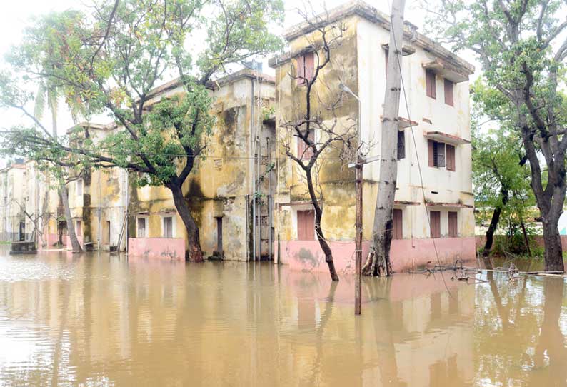 5 வீடுகள் இடிந்து விழுந்தன