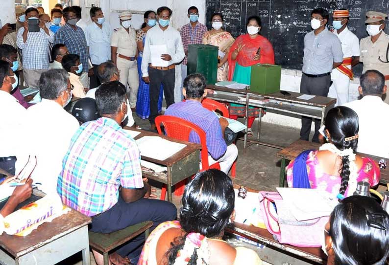 தேர்தல் பணிகளில் ஈடுபடுபவர்களுக்கு கொரோனா தடுப்பூசி கட்டாயம்  கலெக்டர் மோகன் உத்தரவு