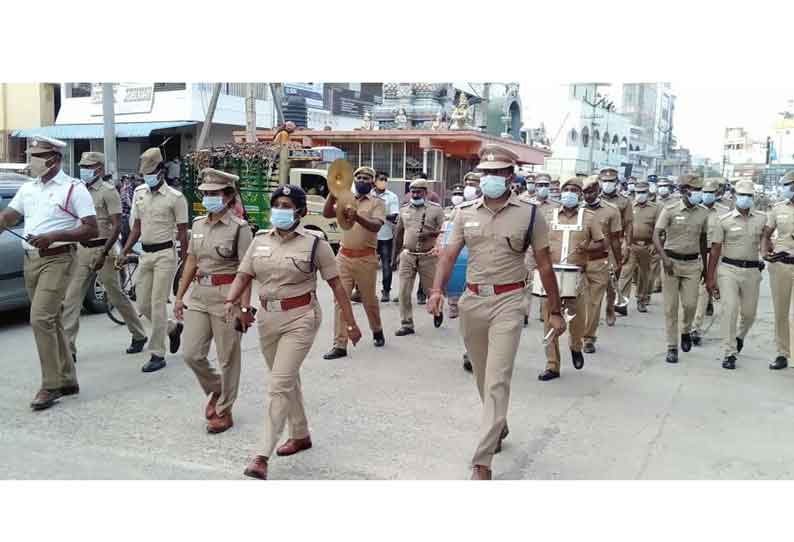 உள்ளாட்சி தேர்தலையொட்டி போலீஸ் கொடி அணிவகுப்பு