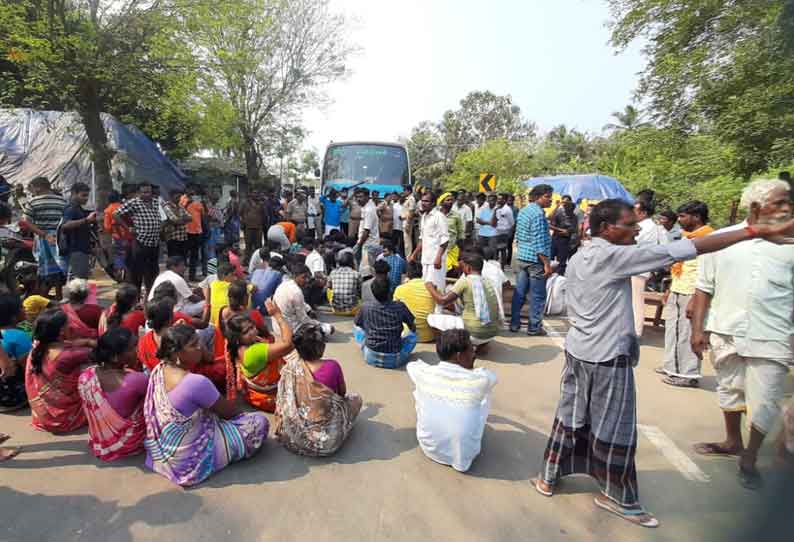 அரசு பஸ் மோதி வாலிபர் சாவு மற்றொருவர் படுகாயம்