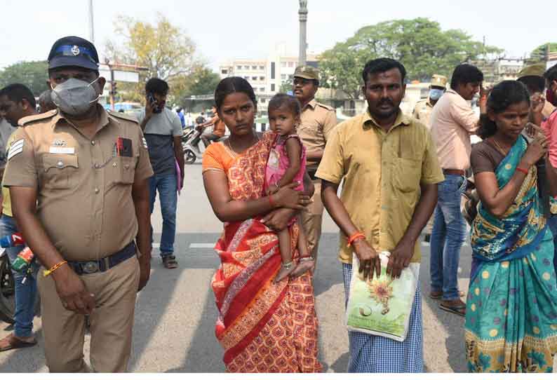 கந்து வட்டி கேட்டு மிரட்டல்: காய்கறி வியாபாரி குடும்பத்துடன் தீக்குளிக்க முயற்சி சேலம் கலெக்டர் அலுவலகத்தில் பரபரப்பு