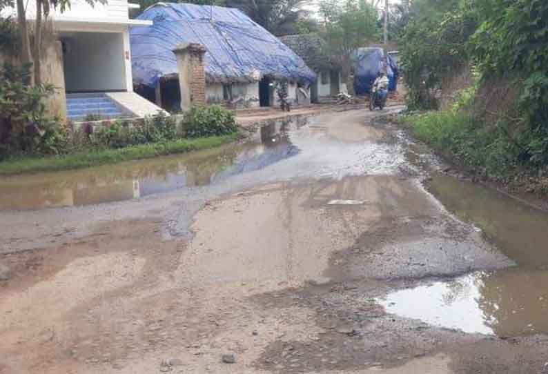 கொள்ளிடம் கூட்டுக் குடிநீர் குழாயில் உடைப்பு