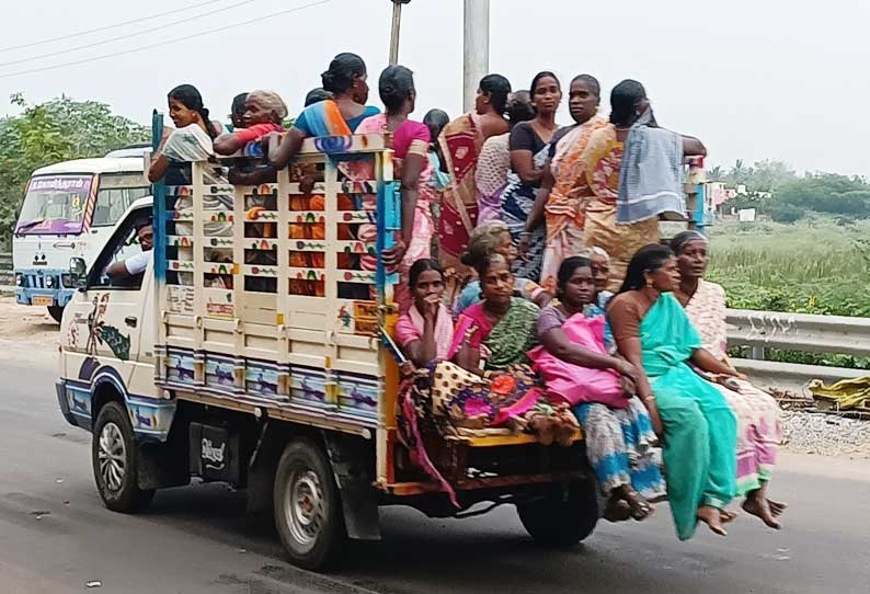 சரக்கு வாகனங்களில் தொழிலாளர்கள் ஆபத்தான பயணம்