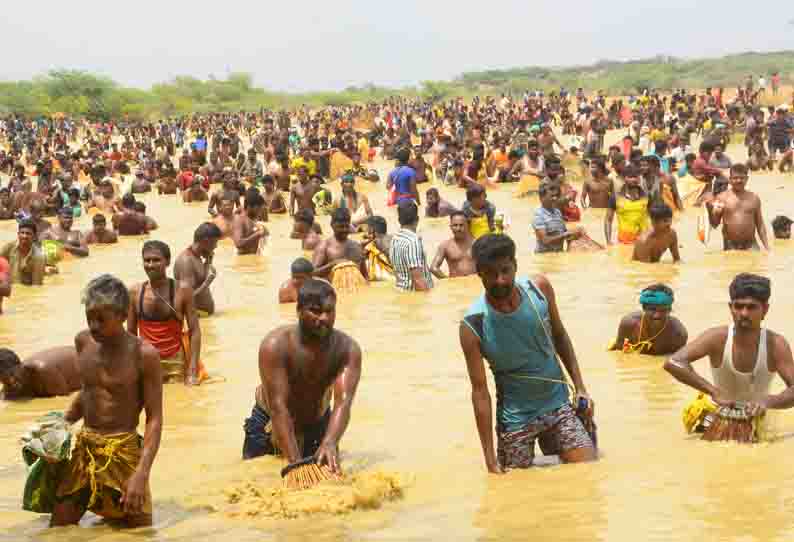 சிங்கம்புணரி அருகே மீன்பிடி திருவிழா