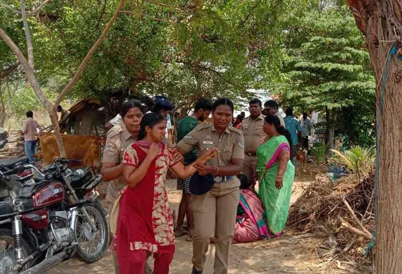 புறம்போக்கு நிலத்தில் ஆக்கிரமிப்புகள் அகற்றம்: தர்ணாவில் ஈடுபட்ட பெண்கள் உள்பட 24 பேர் கைது