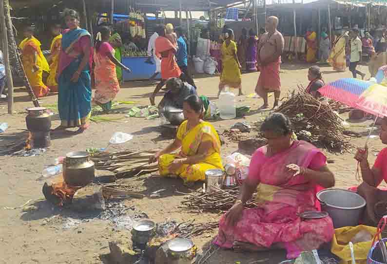 பங்குனி திருவிழா:தாயமங்கலம் முத்துமாரியம்மன் கோவிலில் பொங்கல் வைத்து பக்தர்கள் வழிபாடு