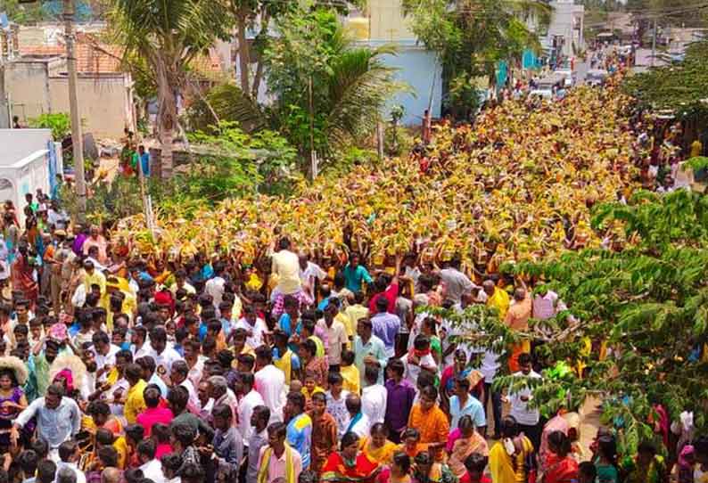 கூத்தப்பாடியில் தர்மராஜா திரவுபதி அம்மன் கோவில் கும்பாபிஷேகம் பக்தர்கள் தீர்த்தக்குட ஊர்வலம்