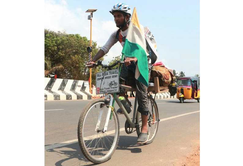 உத்தரபிரதேச வாலிபர் சைக்கிள் பயணம்