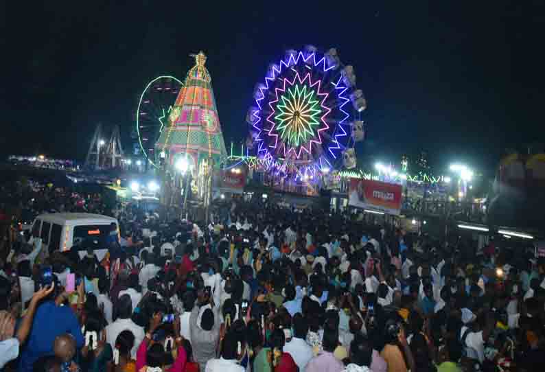 தாயமங்கலத்தில் மின்னொளியில் நடந்தது:முத்துமாரியம்மன் கோவில் பங்குனி தேரோட்டம்