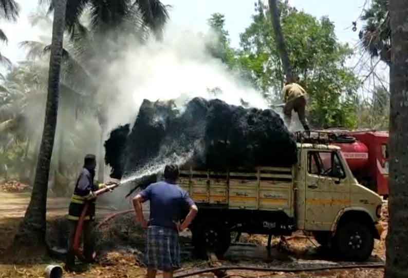 பொள்ளாச்சி அருகே மினி லாரி தீப்பிடித்து எரிந்தது